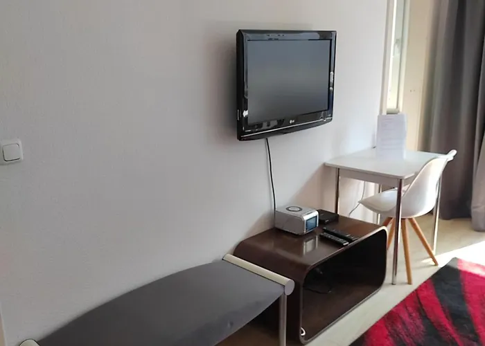 Kleines In Frankfurt Mit Eigenem Stellplatz In Messenaehe * Frankfurt am Main