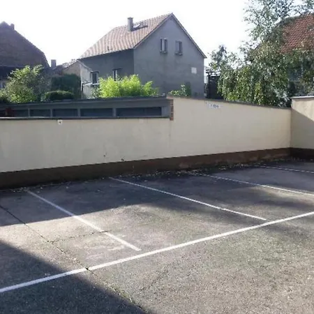 Kleines In Frankfurt Mit Eigenem Stellplatz In Messenaehe * Frankfurt am Main