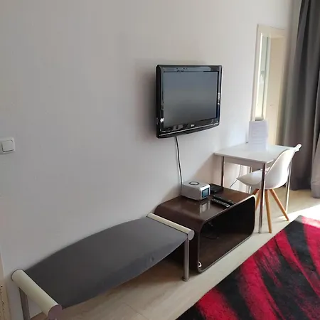 Kleines In Frankfurt Mit Eigenem Stellplatz In Messenaehe * Francfort-sur-le-Main