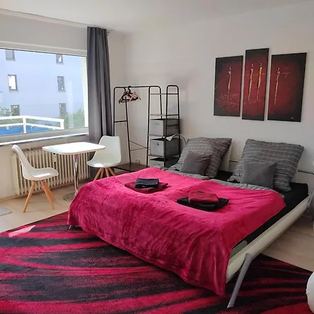 Kleines In Frankfurt Mit Eigenem Stellplatz In Messenaehe * Frankfurt am Main