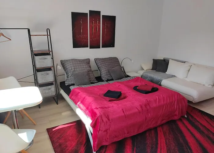 Kleines In Frankfurt Mit Eigenem Stellplatz In Messenaehe