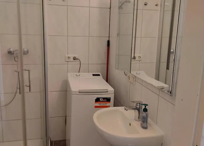 Apartment Kleines In Frankfurt Mit Eigenem Stellplatz In Messenaehe