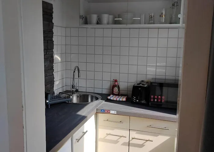 Kleines In Frankfurt Mit Eigenem Stellplatz In Messenaehe *