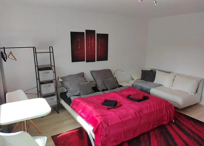 Kleines In Frankfurt Mit Eigenem Stellplatz In Messenaehe *