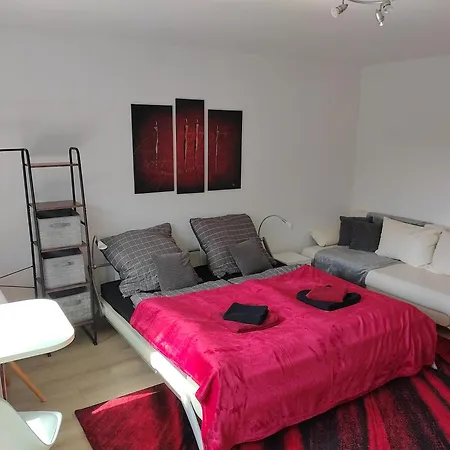 Kleines In Frankfurt Mit Eigenem Stellplatz In Messenaehe *