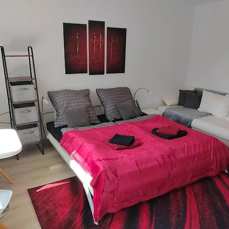 Kleines In Frankfurt Mit Eigenem Stellplatz In Messenaehe